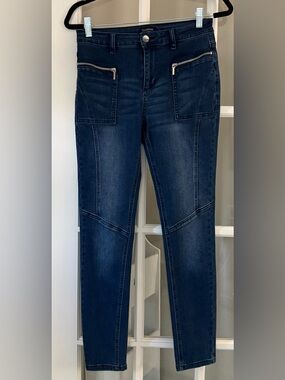 NWOT BEBE High Rise Straight Leg Jeans with Front Zipper Pockets - Size 28